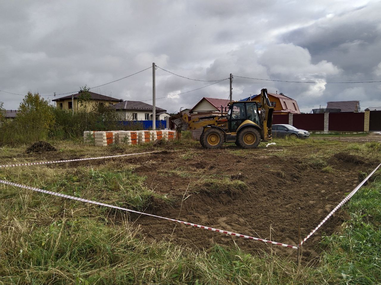 Разработка грунта, песчаное основание под фундамент дома в д. Черногубово,