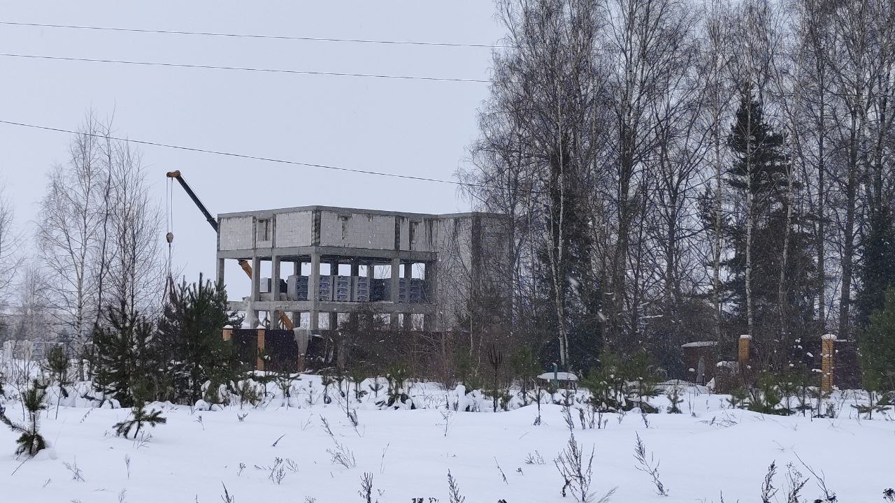 Подача блока на объекте в д.Вараксино